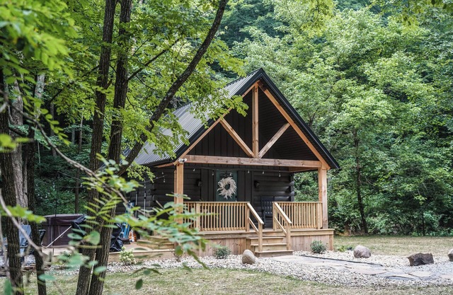 Modern 2-bedroom cabin with Hot Tub in Hocking Hills
