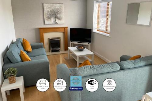 Modern 2-Bedroom Flat By Escape & Estates Short Lets & Serviced Accommodation Oldbury With Free Parking