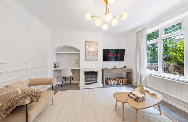 Modern 2-Bedroom Home in Bromley