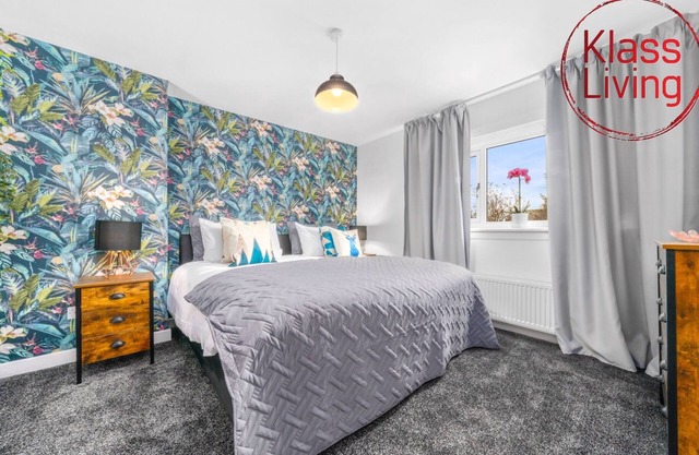 Modern 2 bedroom hose with private driveway.