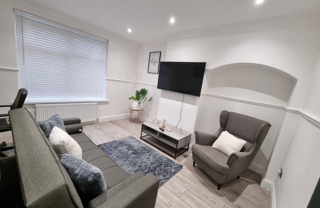 Modern 2 bedroom house in London Free Wifi and Parking