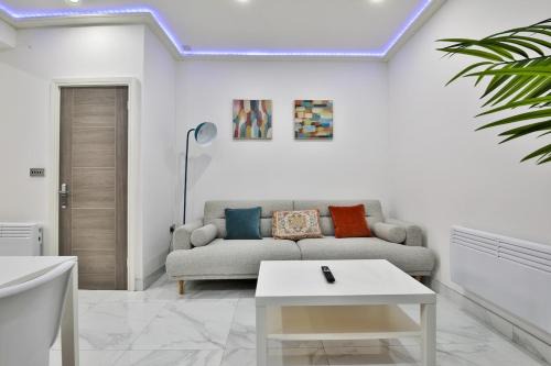 Modern 2 Bedroom House in Central Cardiff
