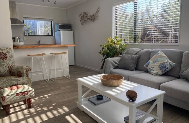Modern 2 Bedroom Apartment-One Tree Point