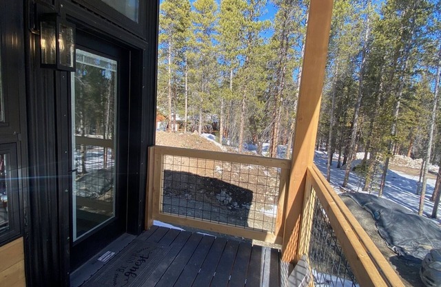 modern 2 bedroom on a spacious wooded lot