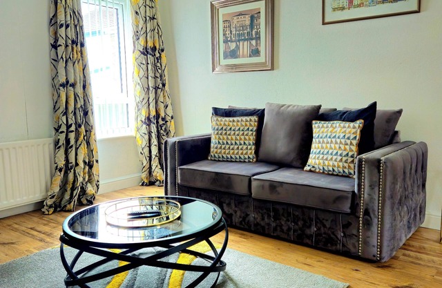 Modern 2-Bedroom serviced cosy flat in the Lakes District, Egremont
