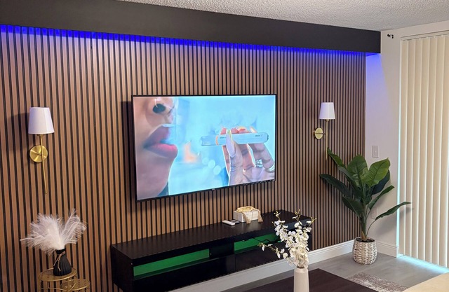 Modern 2-bedroom UNIT withBEAUTIFUL FINISHES.
