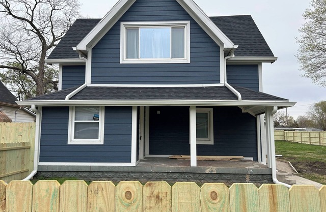 Modern 2-bedroom with AC, WiFi near the Indianapolis Speedway!