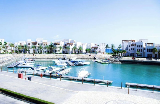 Modern 2-Bedroom with Marina Views