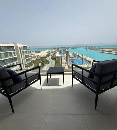 Modern 2 BR Apart-Hotel in Address Beach Marassi