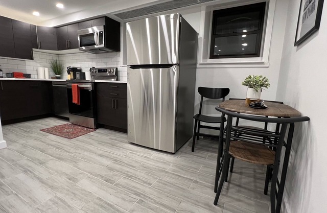 Modern 2 BR Apt Perfect For Traveling Professionals