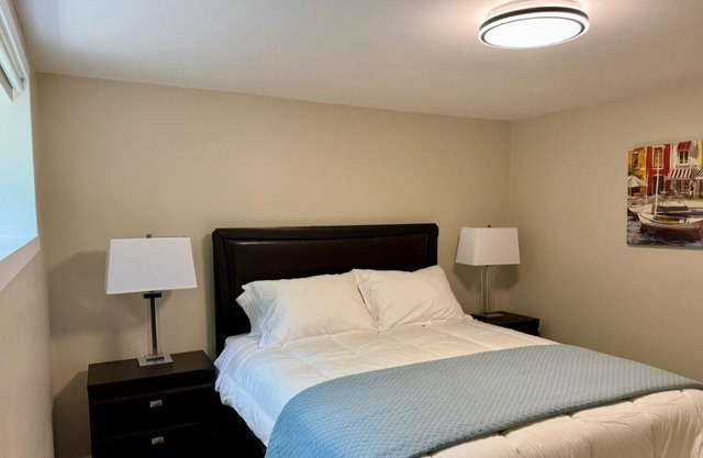 Modern 2 queen bedroom suite with private entrance