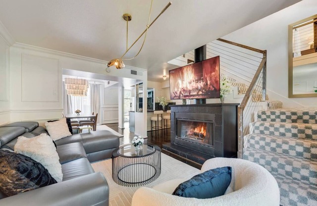 Modern 2-story loft w/ 2 king beds, sleek sectional, pool access & walkable dining.