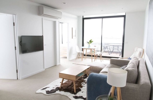 Modern 2BD Apartment in Northcote! + Parking