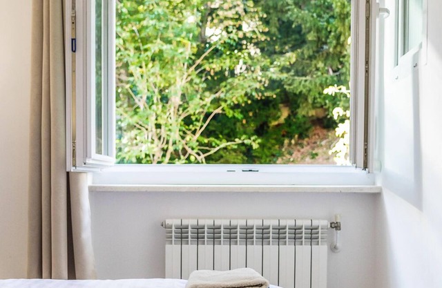 Modern 2bdr Apartment in Old Town- Best Location