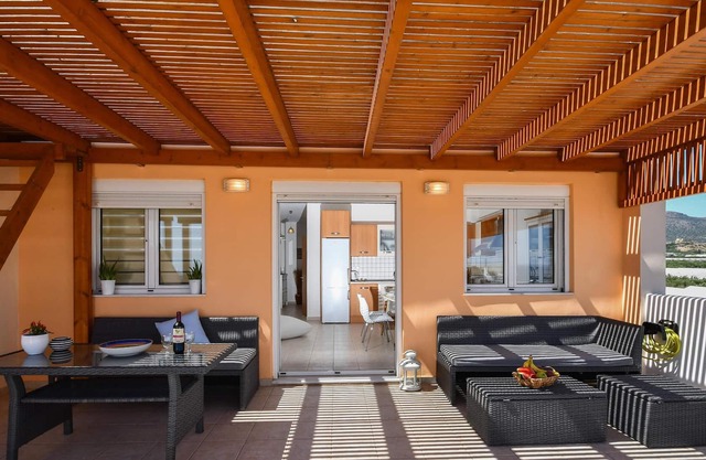Piso moderno de 2 habitaciones con amplio balcón.