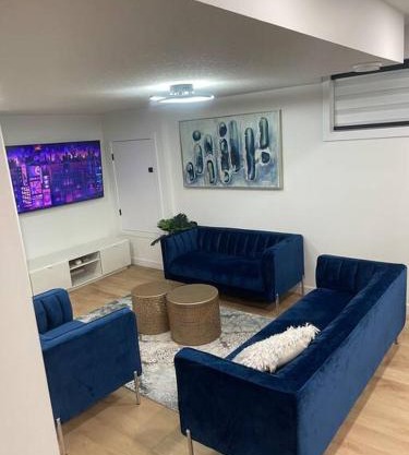Modern 2Bedroom suite in SW Edmonton close to Edmonton International Airport