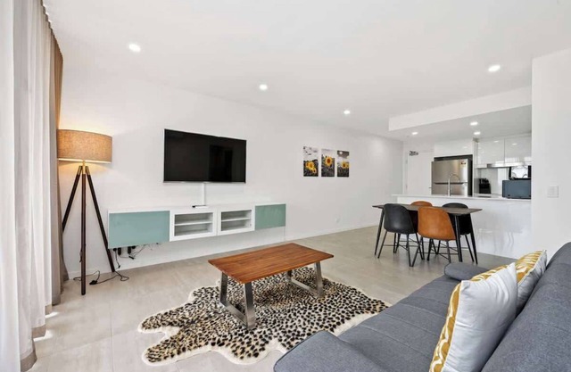 Modern 2Beds 2Baths APT at Sherwood
