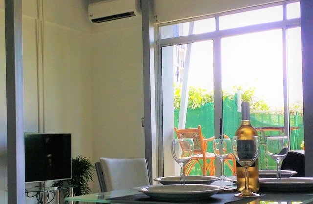 Modern 2br/1.5ba Apt w/ AC & Great Location. #C