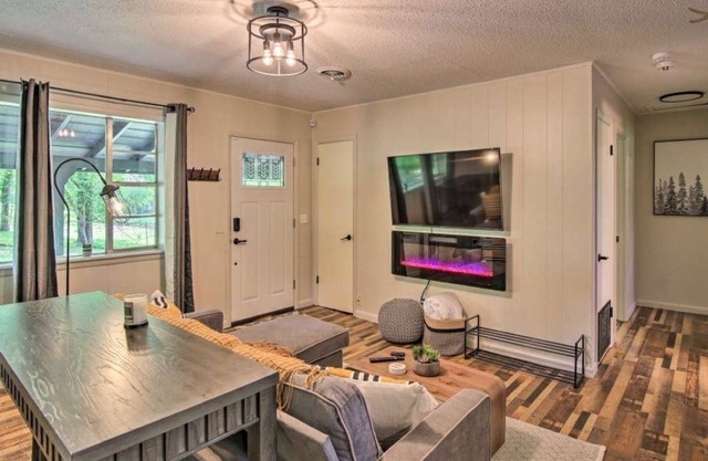 Modern 2BR/1BA Home on Fort Gibson Lake