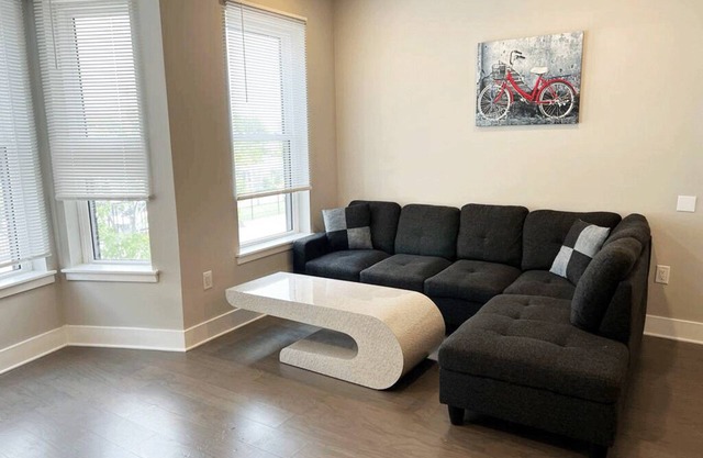 Modern 2BR 2BA Apartment with rooftop in Brewerytown