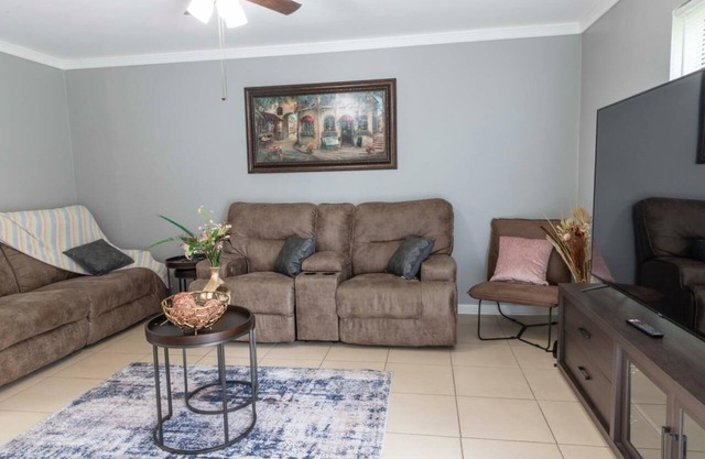 Modern 2BR/2BA Apartment in Prime Houston Location – Near Galleria!