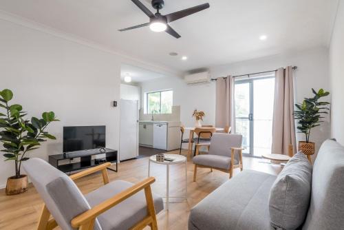 Modern 2BR Apartment Near Portside & Airport