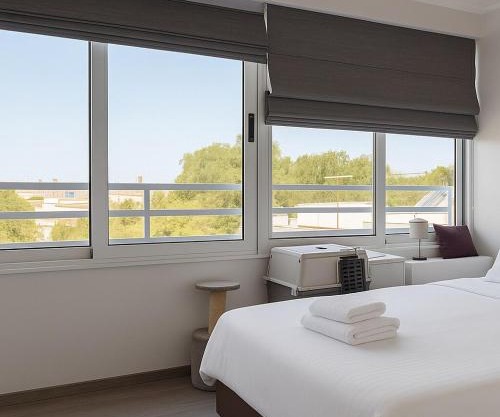 Modern 2BR Apt - Near Casino & MyMall - 3km Beach