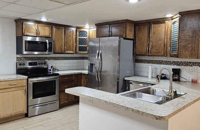 🌟 Modern 2BR Basement Retreat, Hot Tub, and Family-Friendly in Douglasville! 🏡
