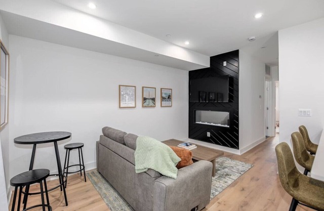Modern 2BR Capitol Hill Apartment - 3 Min walk to Metro!
