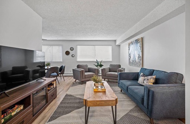 Modern 2BR | Free Parking | Newly Renovated | WiFi