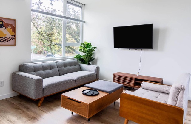Modern 2BR Home in Northgate