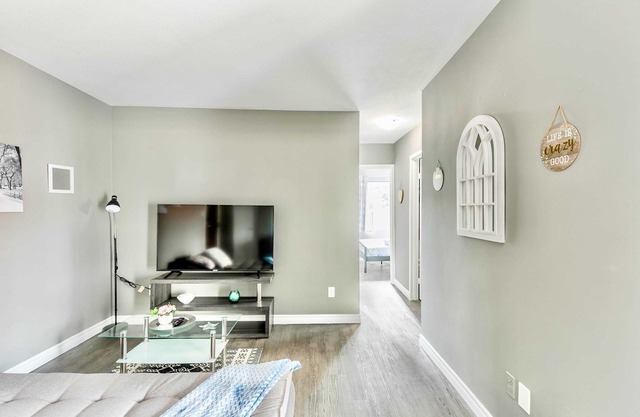 Modern 2BR - King Bed Apartment - PRIME Location!