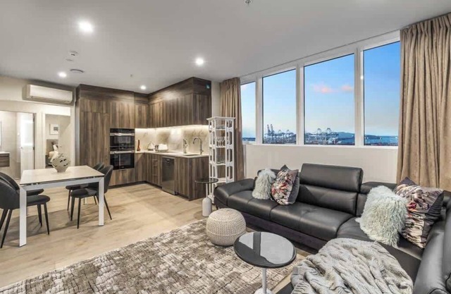 Bright 2BR Penthouse| Family Friendly | Near Arena
