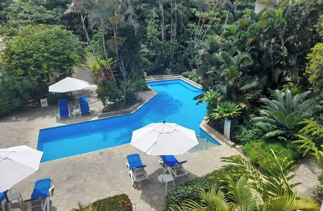 Modern 2BR – Poolside Escape, Walk to Beach, Kids-Friendly Stay