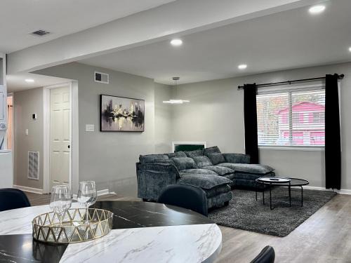 Modern 2BR Stylish Retreat Unit A Upstairs