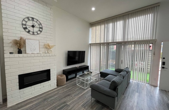 Modern 2BR Townhome w/ free Hot tub & Pool