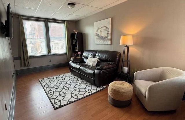 Modern 2BR w/ Ensuite, Downtown Morgantown, WVU