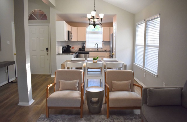 Modern 3 Bdr home! Near everything!