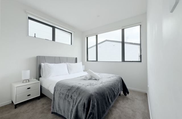 Modern 3-bds townhouse in South Auckland