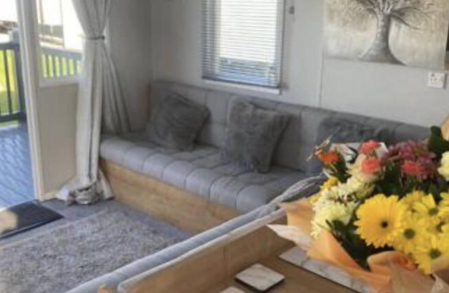 Modern 3 bedroom caravan 5 minutes walk to the beach