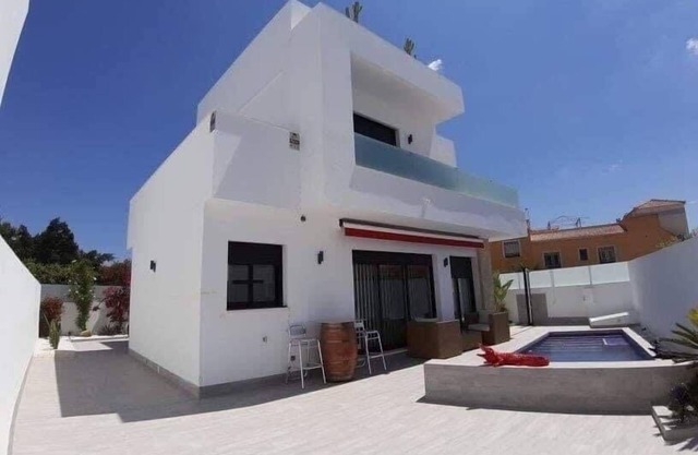 Modern 3 Bedroom Villa with Private Pool MO35