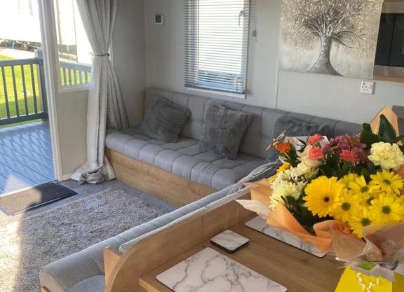 Modern 3 bedroom caravan near the beach