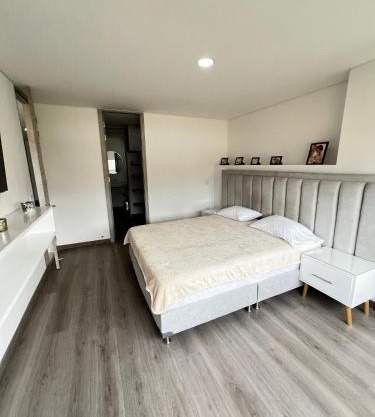 Modern 3 Bedroom Apartment with balcony