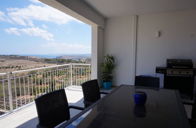 Moderno apartamento de 3 habitaciones con piscina