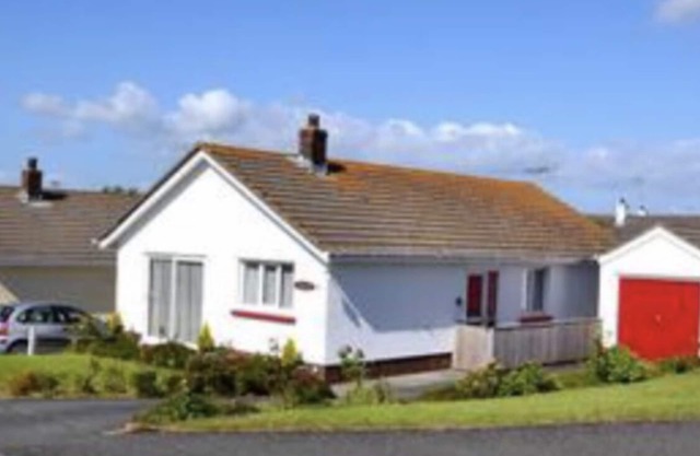 Modern 3 Bedroom bungalow. Easy access to beaches & towns of Tenby & Pembroke