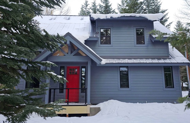 Modern 3-bedroom cabin near Crystal and Mt Rainier