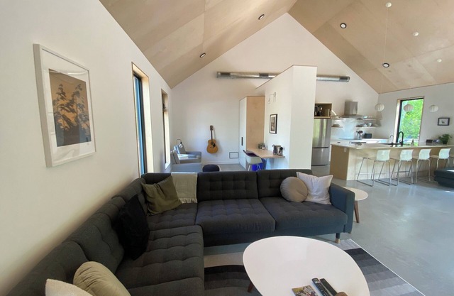 Modern 3 bedroom dog friendly cabin