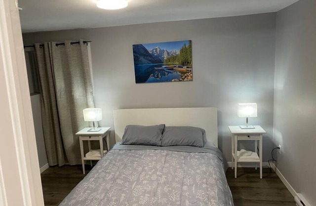Modern 3 Bedroom Home - Family Friendly w/ Free Parking