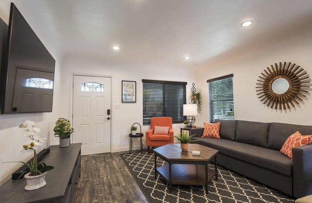 Modern 3 Bedroom Home Located in South LA close to Beaches, USC & Downtown