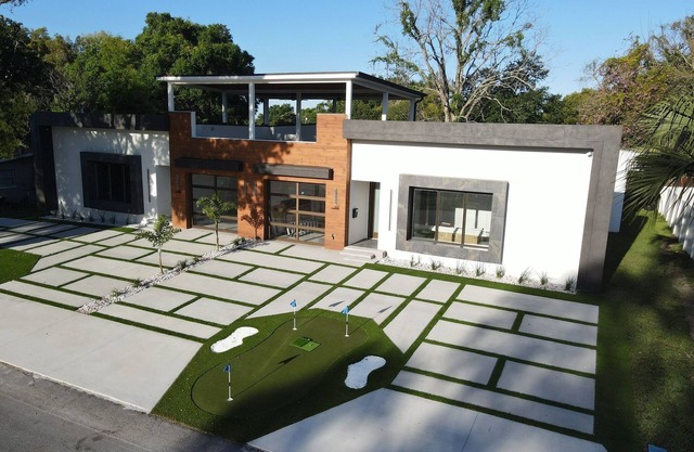 Modern 3-Bedroom Home Across from Bartow Golf Course